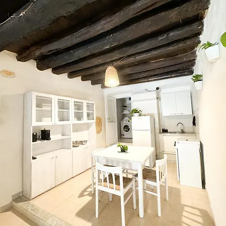 Kalma - Authentic Sardinian At The Picturesque Street Of Old Town *