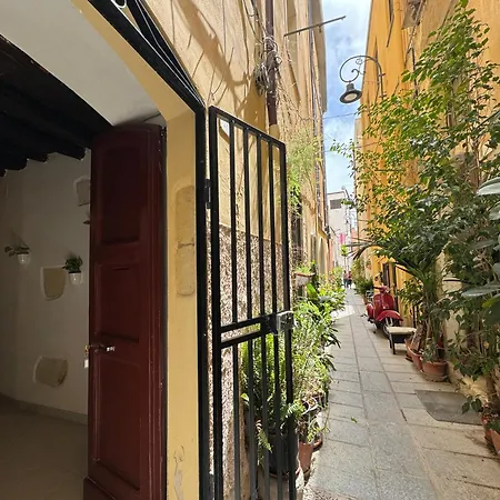 Kalma - Authentic Sardinian At The Picturesque Street Of Old Town Apartment